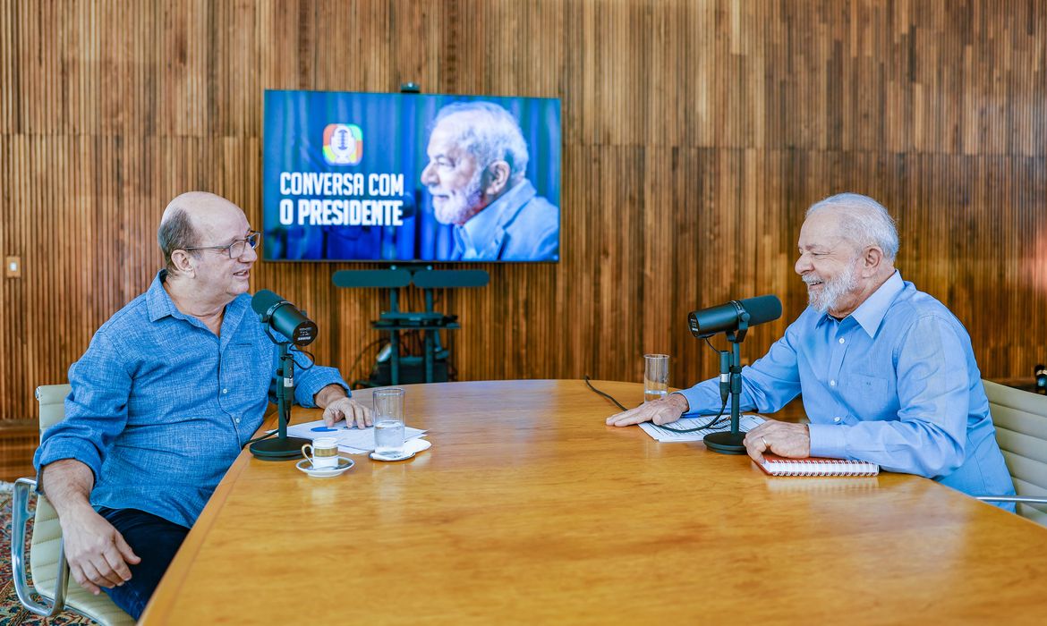 Brasília (DF), 13.06.2023 - Presidente Lula conversa com o jornalista Marcos Uchoa na estreia do programa Conversa com o Presidente. Foto: Ricardo Stuckert/PR