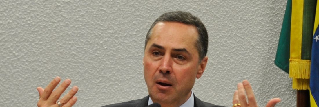 Adgovado Luís Roberto Barroso é sabatinado no Senado O advogado Luís Roberto Barroso, indicado para a vaga no Supremo, foi sabatinado hoje (5) na CCJ do Senado