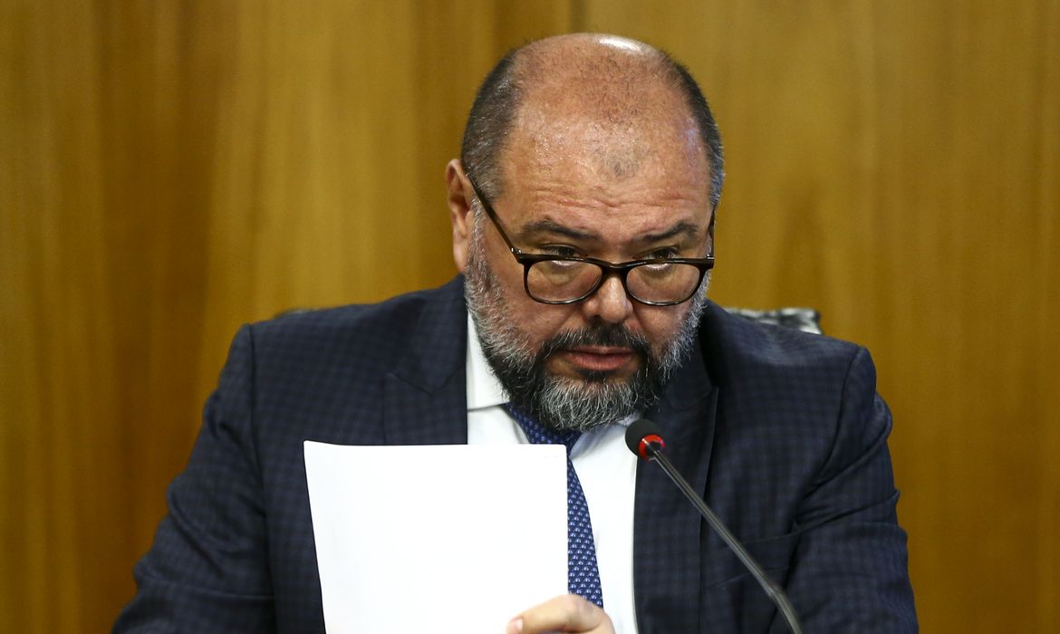 O ministro do Trabalho e Previdência, José Carlos Oliveira, durante divulgação dos dados de setembro do Novo Cadastro Geral de Empregados e Desempregados (Novo Caged).