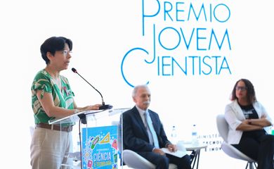 18/10/2023 - A presidente da Coordenação de Aperfeiçoamento de Pessoal de Nível Superior (Capes), Mercedes Bustamante  - Cerimônia de Lançamento do Prêmio Jovem Cientista - 20ª SNCT. Foto: Diego Galba (ASCOM/MCTI)