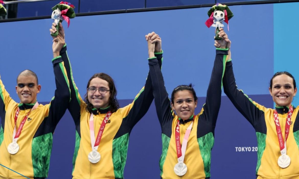 revezamento misto 4x100m é prata na Paralimpíada