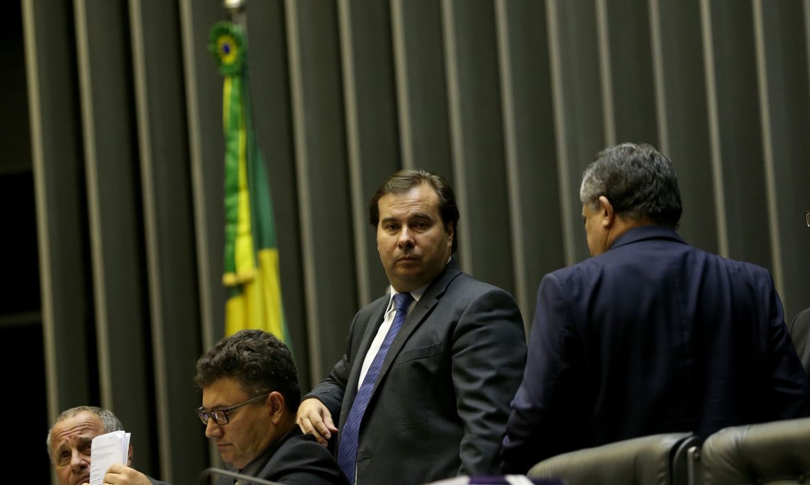 Brasília - O presidente da Câmara dos Deputados, Rodrigo Maia, durante sessão plenária que aprovou aumento de pena para roubo com uso de explosivos (Wilson Dias/Agência Brasil)