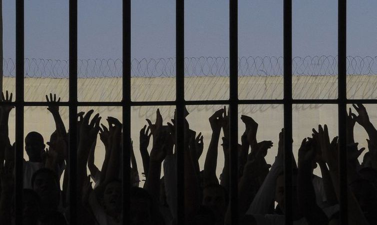 Silhueta de presos em presídio. Foto: Wilson Dias/Agência Brasil