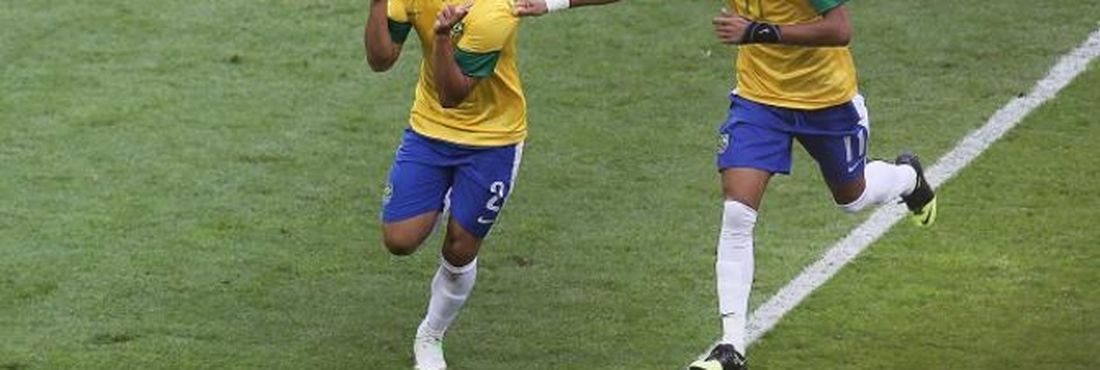 Com altos e baixos, seleção brasileira estreia com vitória