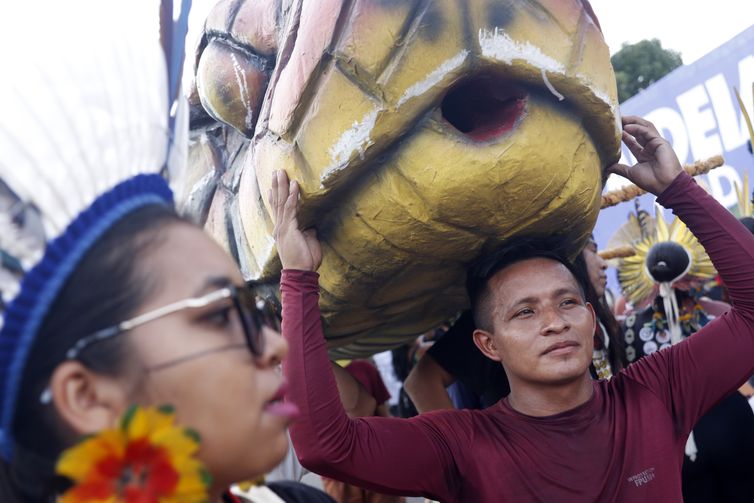 Belém (PA), 17/11/2025 - Jedenilson Alves, da etnia Borari, participa da Marcha Global dos Povos Indígenas - A Resposta Somos Nós, evento paralelo à COP30. Foto: Bruno Peres/Agência Brasil