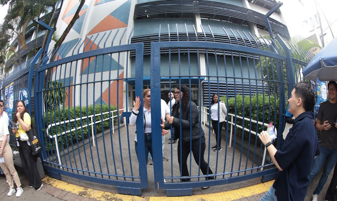 Paulo Pinto/Agência Brasil São Paulo (SP), 09/11/2025 - Estudantes no primeiro dia de provas do ENEM na UNIP Vergueiro em São Paulo. Foto: Paulo Pinto/Agência Brasil.