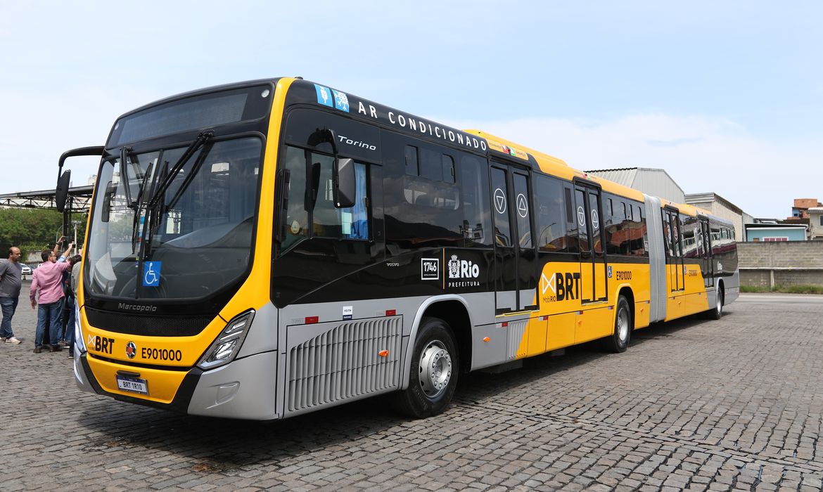 Prefeitura apresenta o novo modelo de ônibus que será utilizado na operação do BRT e que começa a chegar a partir de outubro deste ano. 