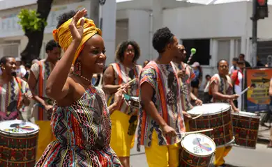 Rio de Janeiro (RJ), 20/11/2025 – Cortejo da Tia Ciata em comemoração do Dia da Consciência Negra percorre ruas do centro do Rio de Janeiro. Foto: Tomaz Silva/Agência Brasil