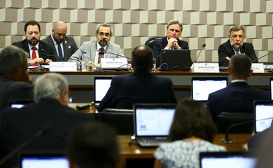 O ministro da Educação, Abraham Weintraub, durante audiência pública na Comissão de Educação, Cultura e Esporte do Senado.