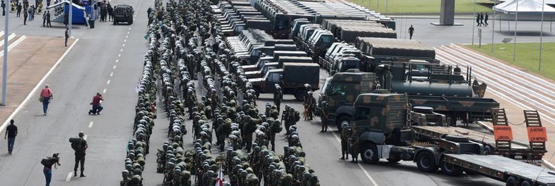 As Forças Armadas iniciaram os últimos preparativos para a segurança da Copa do Mundo em Brasília.