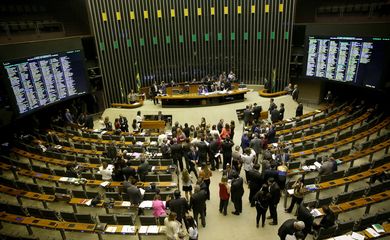 Brasília - A 2ª secretária da Mesa da Câmara, Mariana Carvalho, preside sessão para votar projetos de lei considerados prioritários pela bancada feminina (Wilson Dias/Agência Brasil)