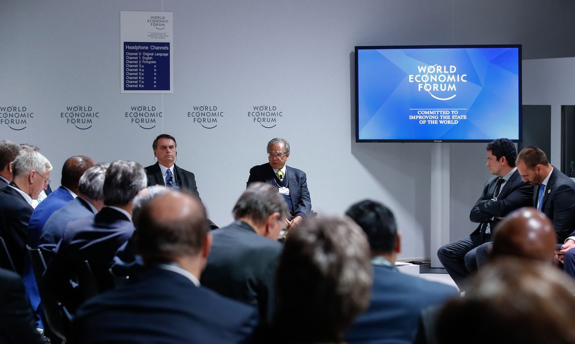 O Presidente da República, Jair Bolsonaro, e o  Ministro de Estado da Economia, Paulo Guedes, durante reunião do Conselho Internacional de Negócios no  Fórum Econômico Mundial em Davos
