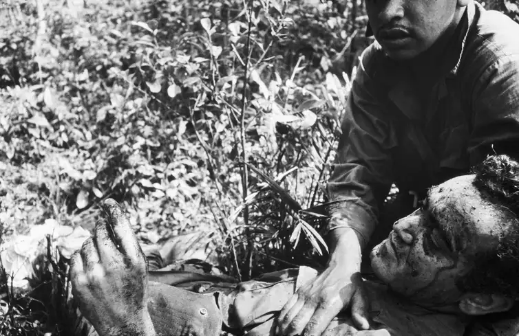 Brasília (DF), 12.07.2024 - O jornalista José Hamilton Ribeiro gravemente ferido durante reportagem na Guerra do Vietnã em julho de 1969. Foto: Keisaburo Shimamoto/Divulgação