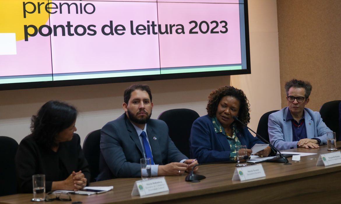 Brasília,DF 17/08/2023  A ministra da pasta, Margareth Menezes, acompanhada da secretária de Cidadania e Diversidade Cultural, Márcia Rollemberg, do Secretário executivo, Márcio Tavares, do secretário de Formação, Livro e Leitura, Fabiano Piúba, participa do lançamento do Edital do Prêmio Pontos de Leitura 2023. Foto: Fabio Rodrigues-Pozzebom/ Agência Brasil