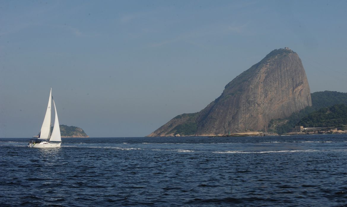 Em meio a críticas sobre a qualidade da água, Baía de Guanabara sediará o primeiro evento-teste para as Olimpíadas de 2016(Tânia Rêgo/Arquivo Agência Brasil)