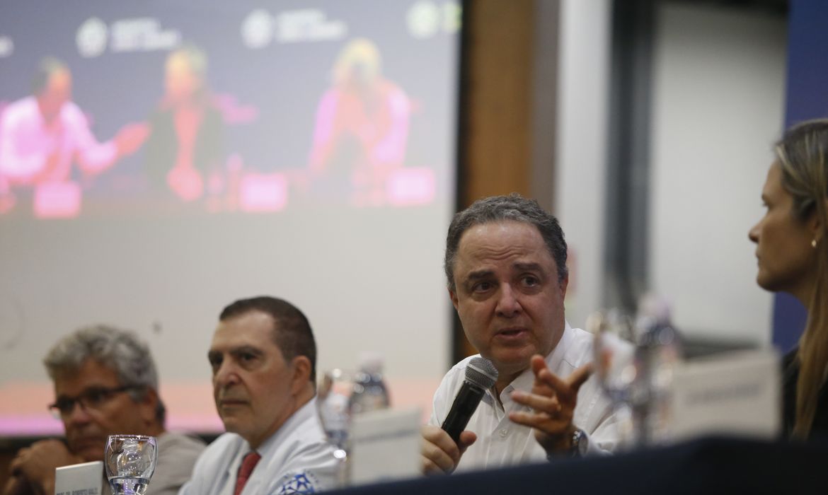 São Paulo (SP), 12/12/2024 - Entrevista coletiva da equipe médica que está cuidando do presidente Lula no hospital. Sírio Libanês. Esq/Dir  DR. José Guilherme Caldas, Dr Rogério Tuma, Dr. Roberto Kalil, Dra Ana Helena Germoglio e Dr. Marcos Stavale. Foto: Paulo Pinto/Agência Brasil