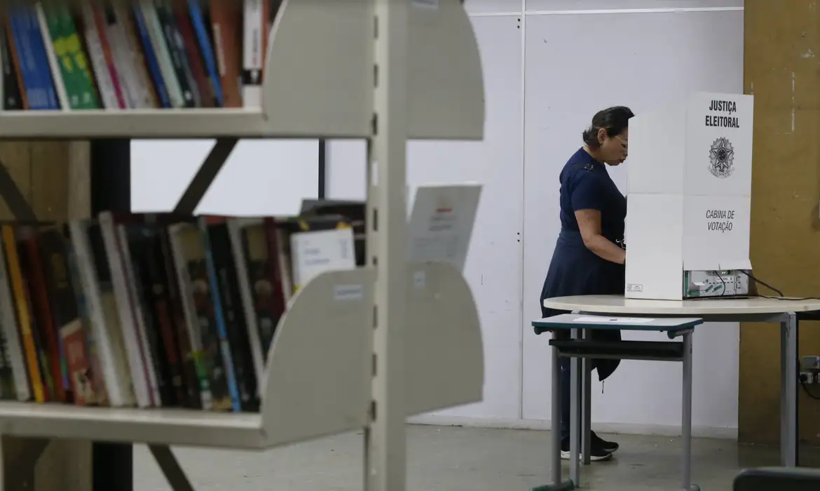 São Paulo (SP), 27/10/2024 - Eleitores comparecem para votação no segundo turno das eleições para prefeito no Escola Estadual Caetano de Campos. Foto: Paulo Pinto/Agência Brasil