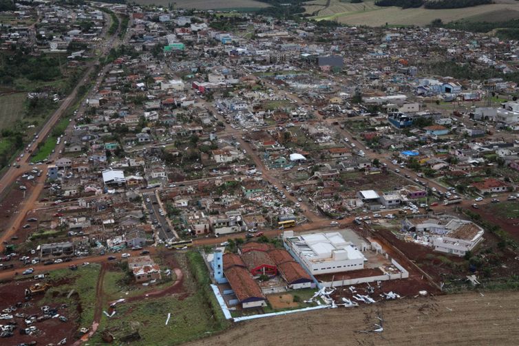 Paraná 08/11/2025 - Ciclone extratropical causa destruição no Paraná; 60 mil casas estão sem energia. Foto: Jonathan Campos/AEN