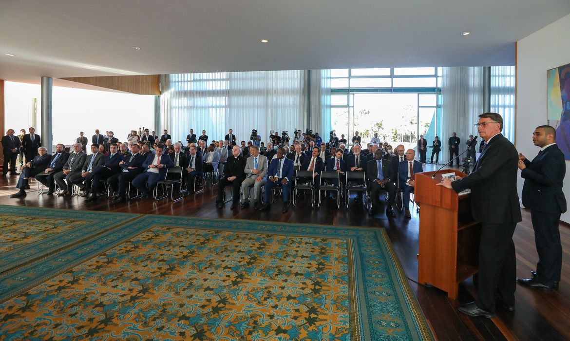 Presidente Jair Bolsonaro participa de evento com embaixadores