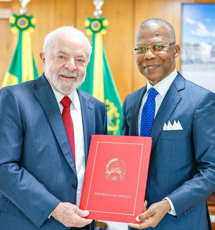 Lula anuncia parceria com Angola: 'O retorno do Brasil à África' - Politica  - Estado de Minas
