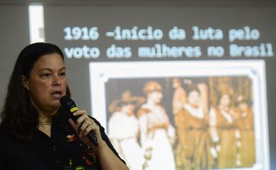 São Paulo - Adriana Vale Mota, do Instituto Brasileiro de Administração Municipal, fala sobre evolução do número de candidatas a vereadores e prefeitas no Seminário Nacional Desafios para a Igualdade de Gênero e Raça nas Eleições Municipais