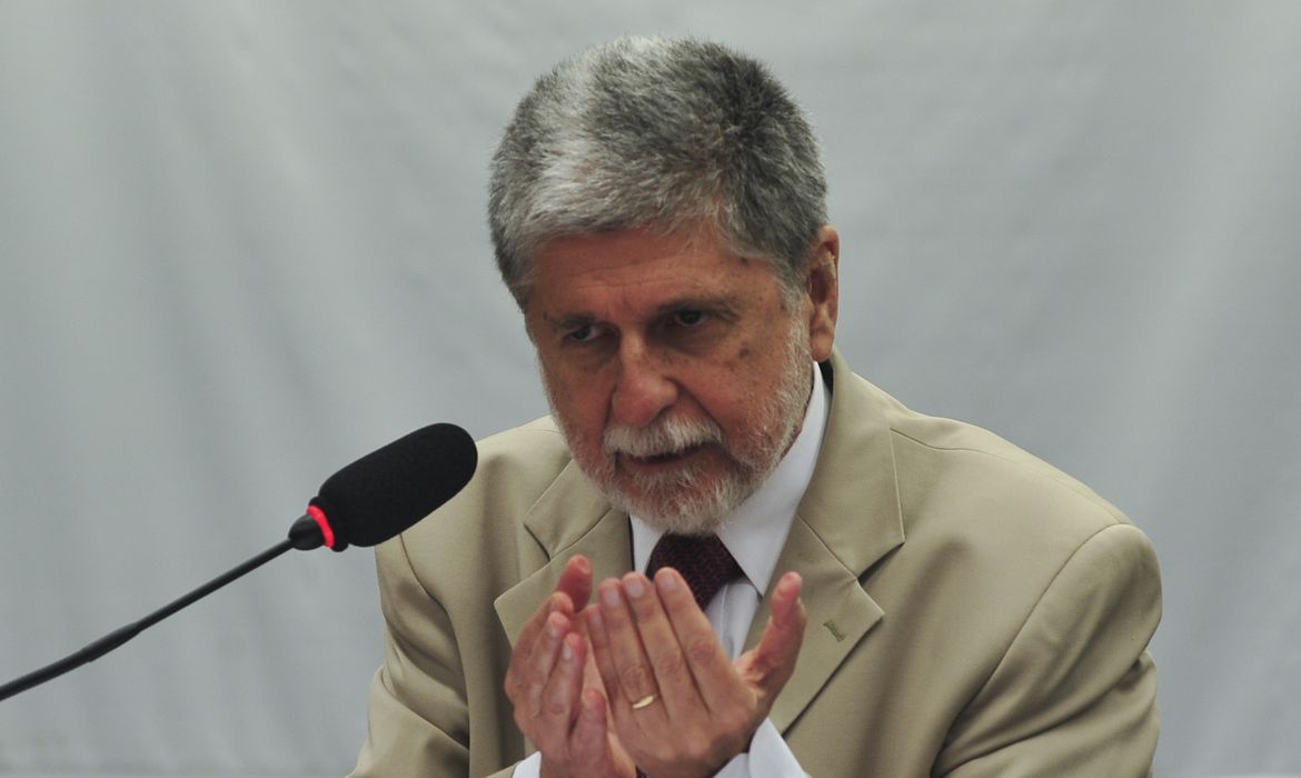 O ministro da Defesa, Celso Amorim, fala sobre a política de defesa brasileira em audiência pública na Comissão de Relações Exteriores da Câmara (Antonio Cruz/Agência Brasil)