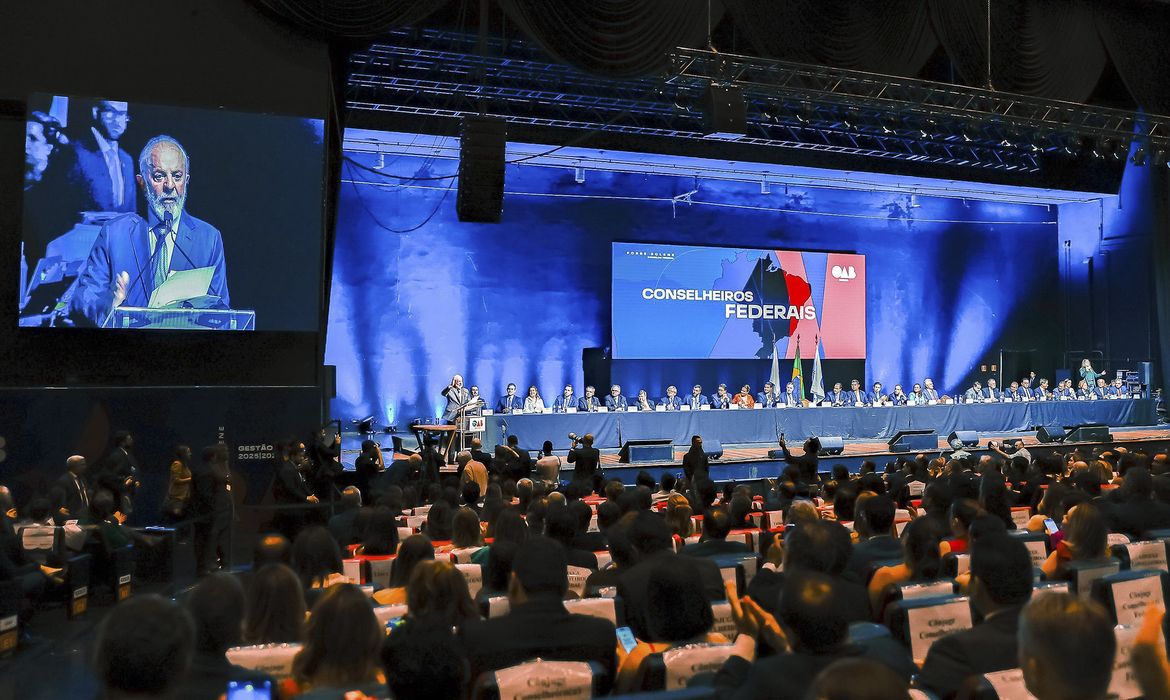Presidente da República, Luiz Inácio Lula da Silva, durante cerimônia Solene de Posse dos eleitos para o Conselho Federal da Ordem dos Advogados do Brasil (CFOAB).

Centro de Convenções Ulysses Guimarães, Brasília - DF.