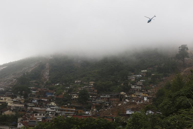 Firefighters, residents and volunteers work at the site of the landslide in Morro da Oficina, after the rain that hit Petrópolis, in the mountainous region of Rio de Janeiro.