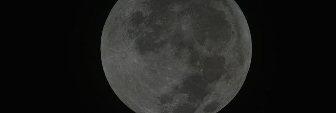 Eclipse lunar nesta terça-feira (15) criou o fenômeno da Lua Sangrenta