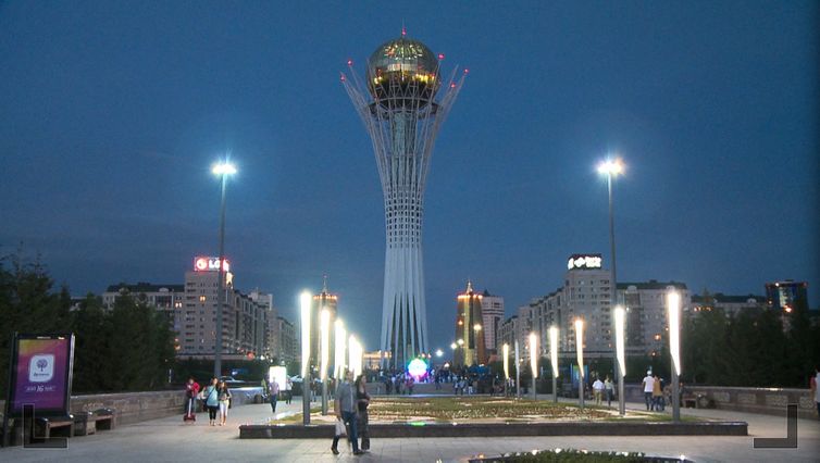 A torre Bayterek, no centro da capital, simboliza a transferência da capital do Cazaquistão para Astana, em 1997