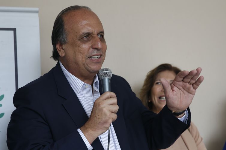  O governador Luiz Fernando Pezão fala durante evento de inauguração unidade carioca da escola Le Cordon Bleu, em Botafogo, na zona sul da cidade.