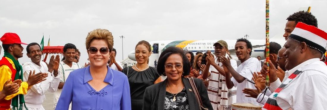 Presidenta Dilma Rousseff durante sua chegada a Adis Abeba
