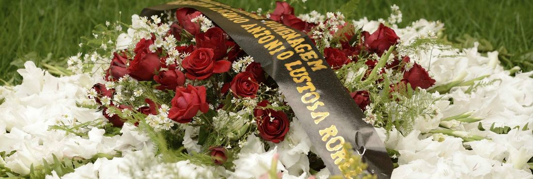 Coroa de flores em homenagem a Eduardo Campos