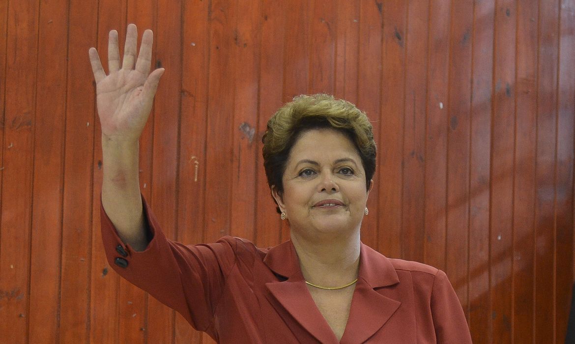 A candidata a reeleição Dilma Rouseff, durante votação do segundo turno, para Presidência da República.(Antônio Cruz/Agência Brasil)
