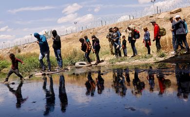 26/05/2023 - Migrantes em busca de asilo atravessam o rio Rio Bravo para retornar ao México vindos dos Estados Unidos
13/05/2023
Reuters/Jose Luis Gonzalez/Proibida reprodução