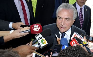 Brasília - O vice presidente Michel Temer concede entrevista coletiva após reunião com o ministro da Casa Civil, Jaques Wagner (Valter Campanato/Agência Brasil)