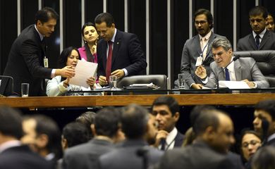 Brasília - O Congresso Nacional realiza sessão plenária, para votar a Lei de Diretrizes Orçamentárias (LDO) e o Orçamento Geral da União para 2016 (Antonio Cruz/Agência Brasil)
