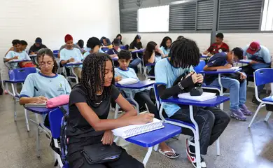 Brasília (DF), 19/02/2025 - Programa Pé-de-Meia. Alunos da escola CED 619 da Samambaia. Foto: Antônio Cruz/Agência Brasil