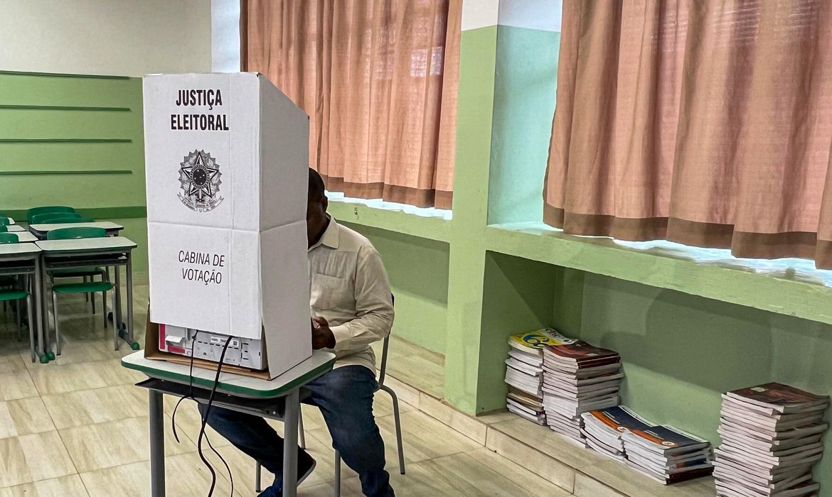 São Paulo (RJ) 01/10/2023 - Ministro Silvio Almeida, votando para escolher os novos membros dos Conselhos Tutelares em São Paulo. 
Foto: Ascom/MDHC