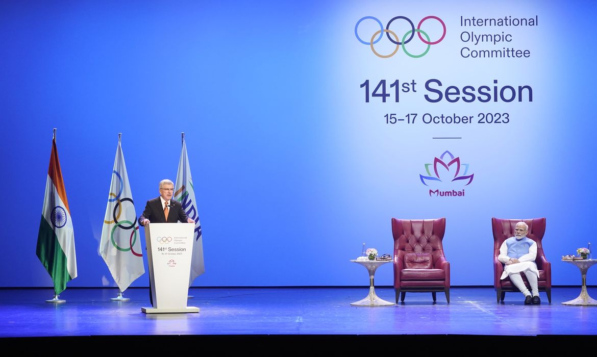 Thomas Bach durante encontro de cúpula do COI em Mumbai em 14 de outubro de 2023