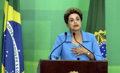 Brasília - Em declaração à imprensa, a presidenta Dilma Rousseff fala sobre a aprovação da abertura do processo de impeachment pela Câmara dos Deputados (Valter Campanato/Agência Brasil)