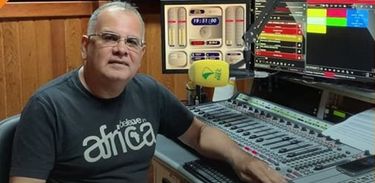 Sidney Ferreira, apresentador da Rádio MEC FM 