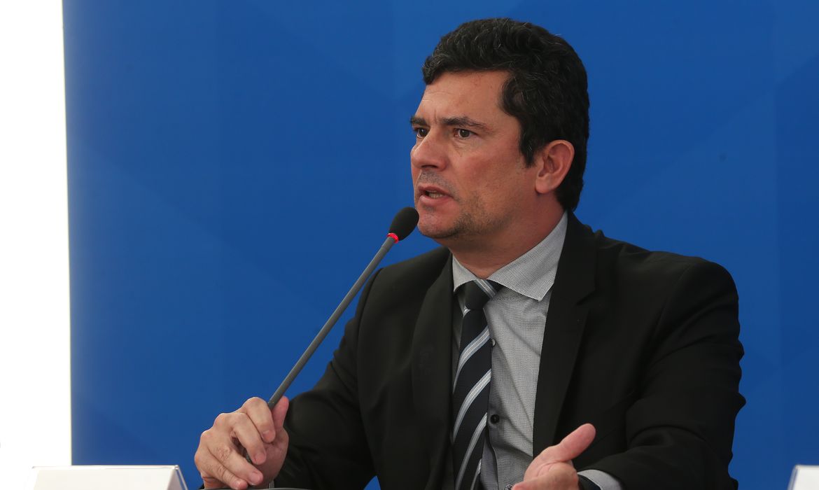 O ministro da Justiça e Segurança Pública, Sergio Moro, participa de coletiva de imprensa no Palácio do Planalto, sobre as ações de enfrentamento ao covid-19 no país