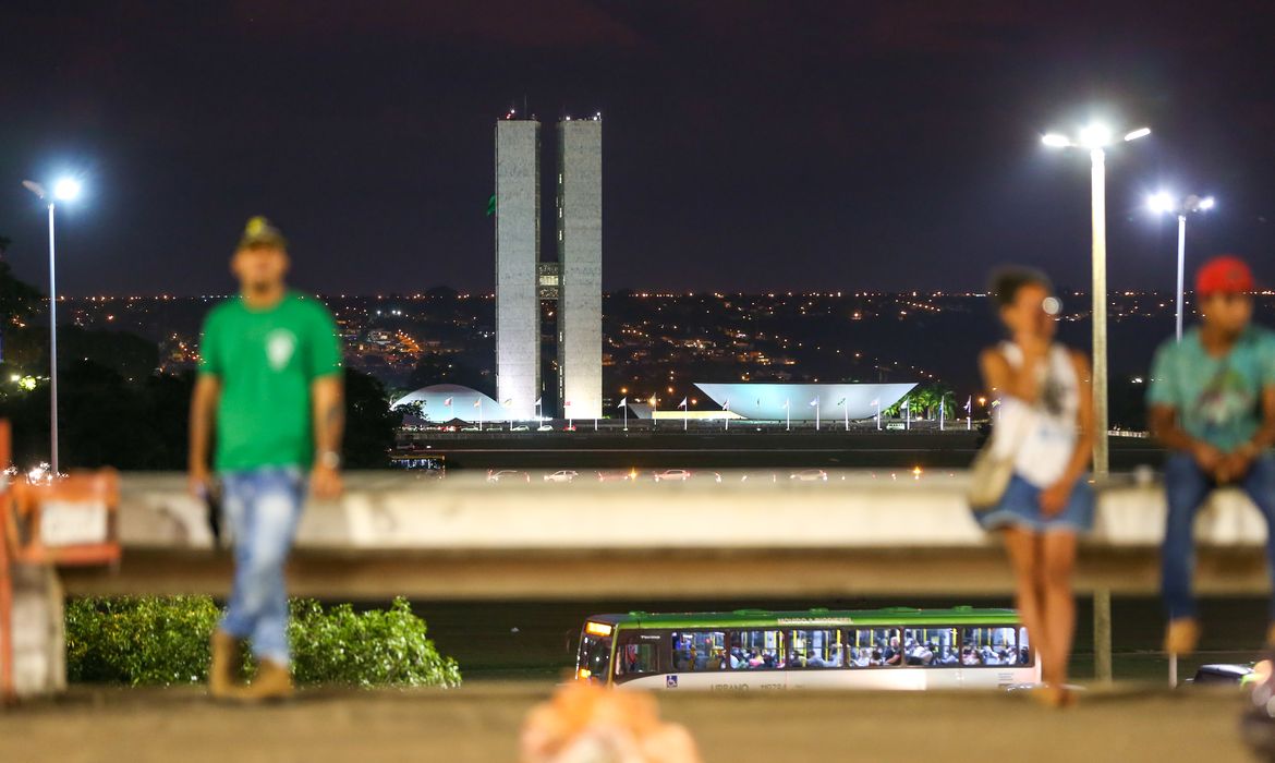 A Rodoviária de Brasília é o encontro dos Eixos Monumental e Rodoviário.