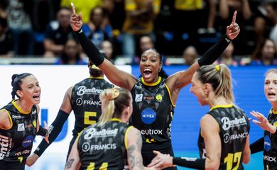 Dentil Praia Clube, Alianza Lima, Sul-americano de Vôlei Feminino