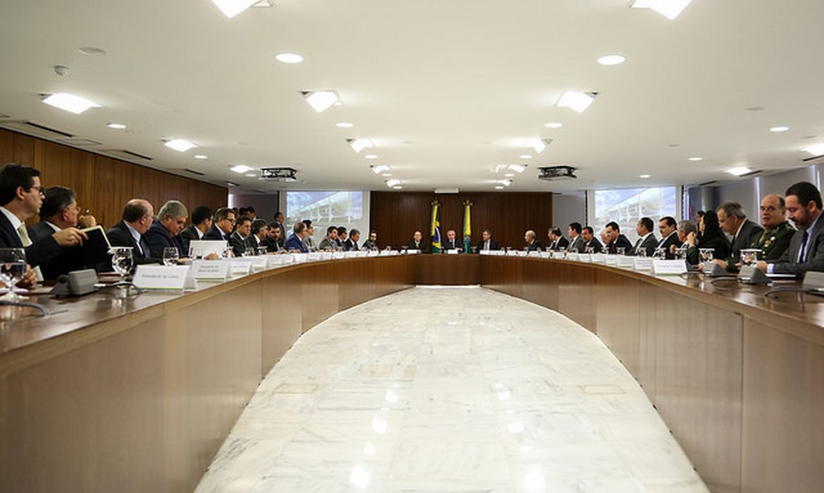 O presidente Michel Temer faz a primeira reunião com os novos ministros - Foto Marcos Corrêa/PR