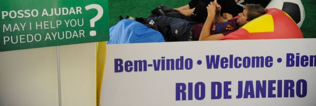 Rio de Janeiro - Peregrinos de vários lugares do Brasil e do mundo chegam à rodoviária Novo Rio para a Jornada Mundial da Juventude(JMJ)
