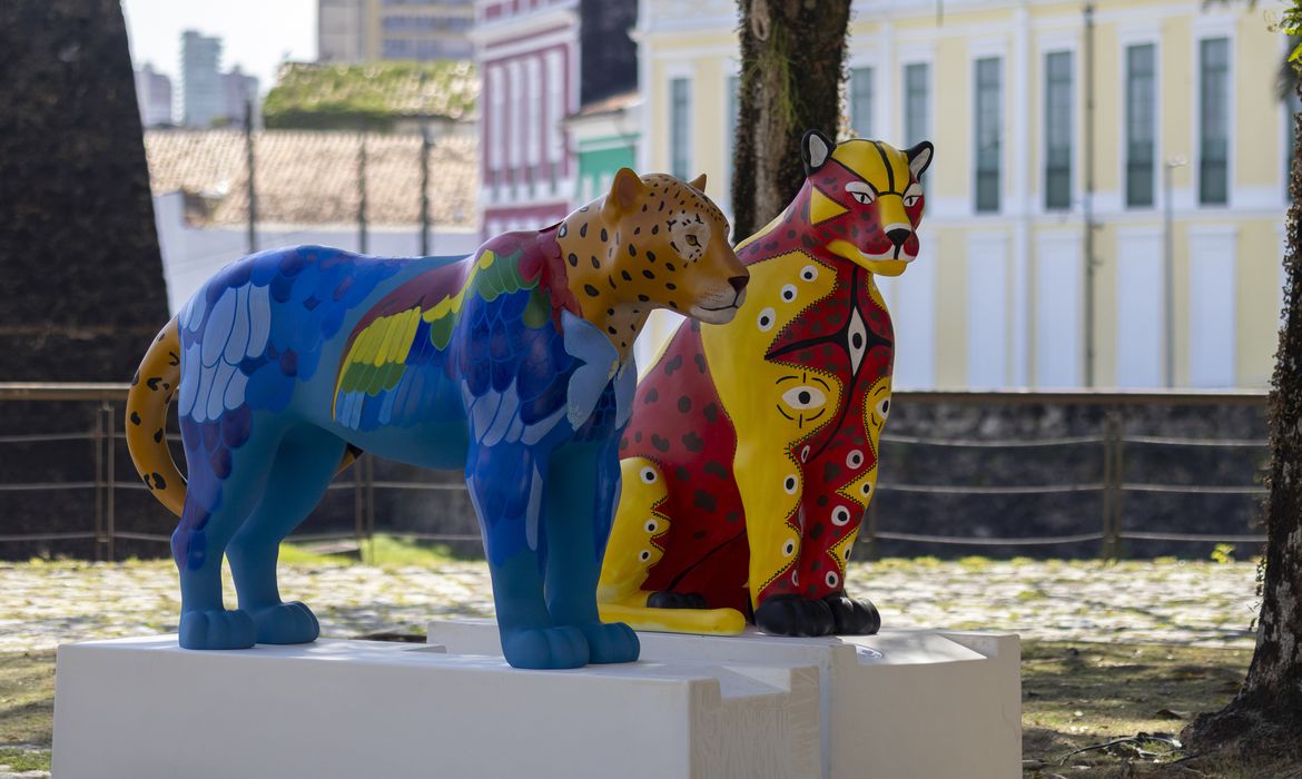 Belém (PA), 24/10/2025 - Galeria a céu aberto com estátuas de onças coloridas. Foto: Jaguar Parade/Divulgação
