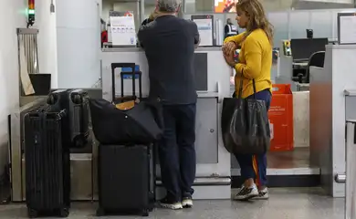 Rio de Janeiro (RJ), 02/10/2023 - Movimento de passageiros no Aeroporto Internacional Tom Jobim, no Galeão, após migração de voos operados no Aeroporto Santos Dumont. Foto: Fernando Frazão/Agência Brasil