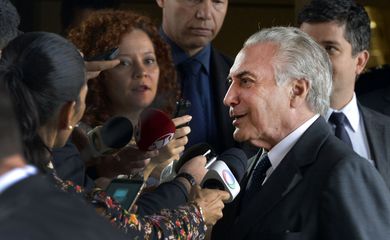 Brasília - O vice presidente Michel Temer concede entrevista coletiva após reunião com o ministro da Casa Civil, Jaques Wagner (Valter Campanato/Agência Brasil)